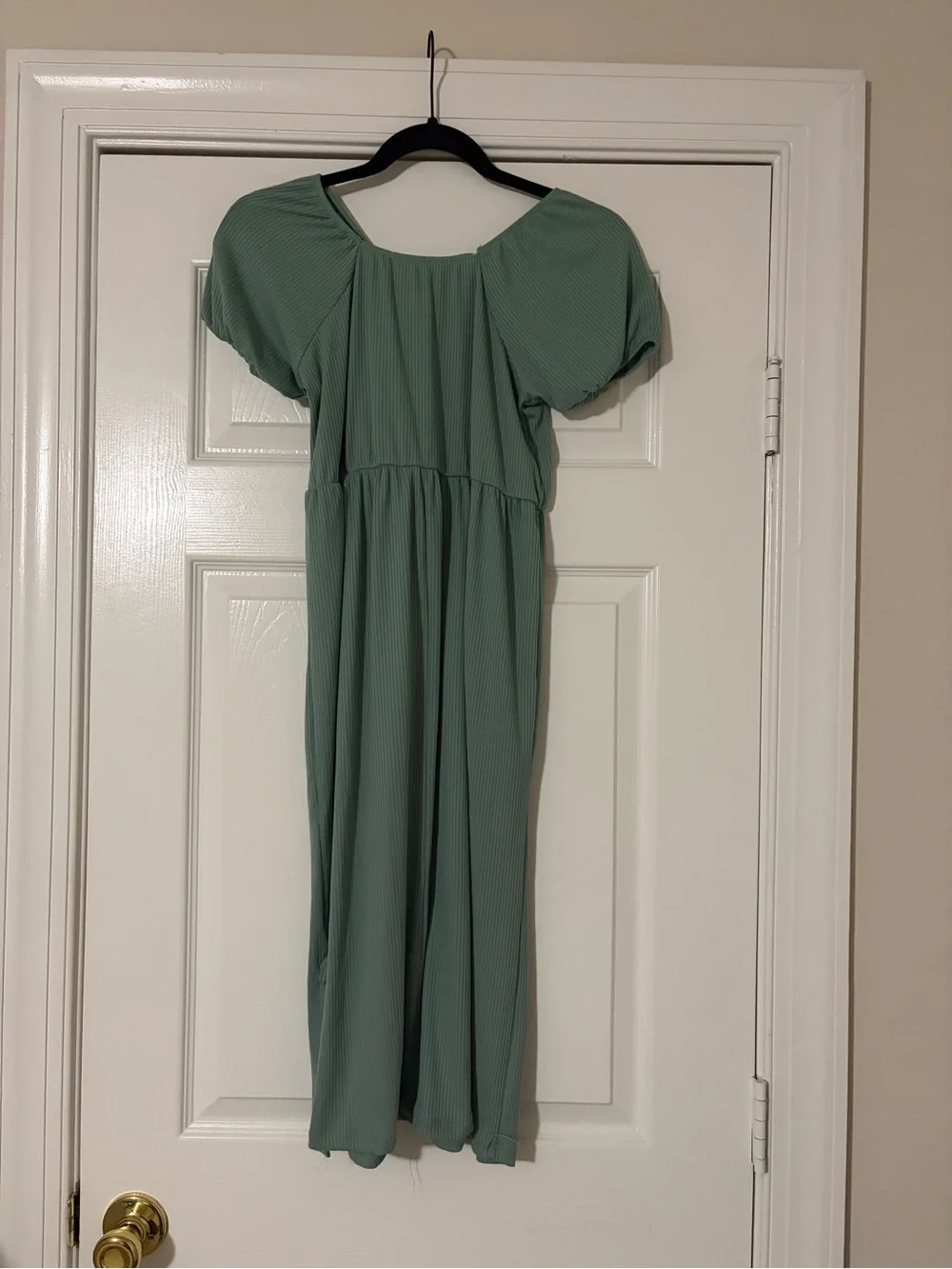 New with tags Girl’s Sage Green Button-Front Midi Dress